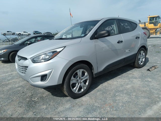 Hyundai Tucson Gl 2015 KM8JTCAF3FU119531 Image 2