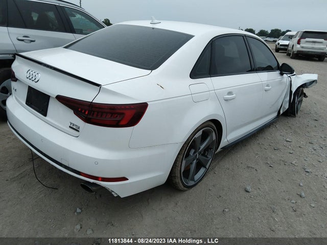 WAUENAF41JN005037 Audi A4 Sedan Progressiv
