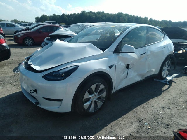 Tesla Model Y 2023 LRWYGDFD2PC966355 Image 2