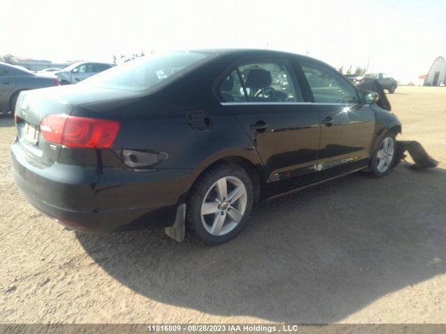 3VWDL7AJXEM369636 Volkswagen Jetta Sedan Comfortline/highline