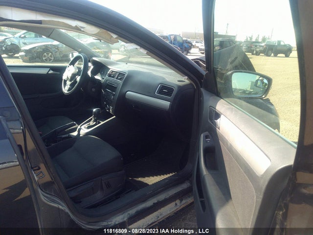3VWDL7AJXEM369636 Volkswagen Jetta Sedan Comfortline/highline