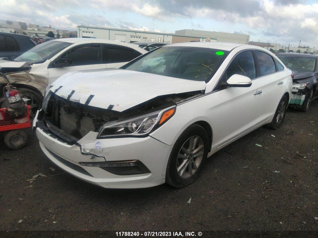 Hyundai SONATA SE 2015 5NPE24AF2FH247686 Image 2