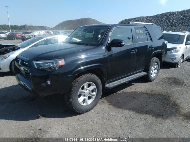 Toyota 4RUNNER 2022 JTENU5JR3N6037564 Image 2
