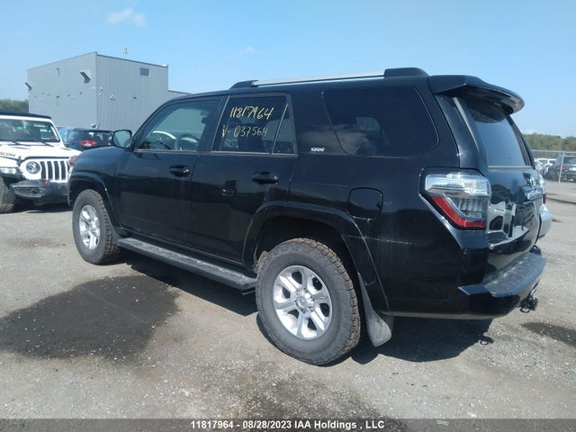 Toyota 4RUNNER 2022 JTENU5JR3N6037564 Image 3
