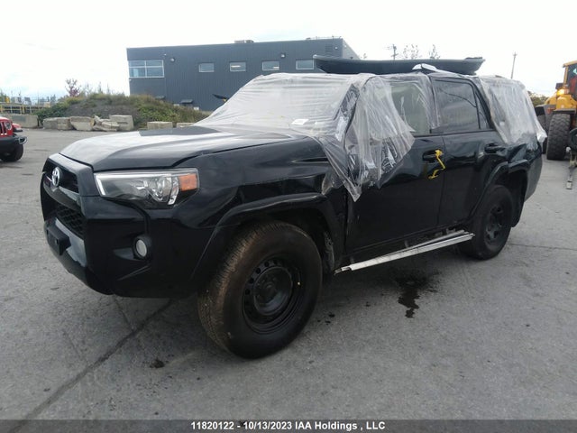 Toyota 4RUNNER 2018 JTEBU5JR8J5499668 Image 2