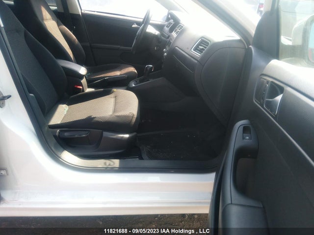 3VW2K7AJ3EM422218 Volkswagen Jetta Sedan Trendline+