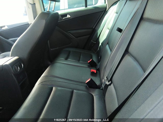 WVGNV7AX6HK027601 Volkswagen Tiguan Wolfsburg Edition