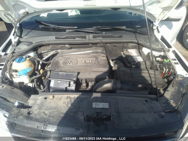 3VWD07AJ1FM229372 Volkswagen Jetta Sedan Comfortline/trendline+