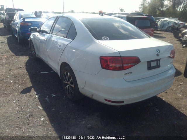 3VWD07AJ1FM229372 Volkswagen Jetta Sedan Comfortline/trendline+