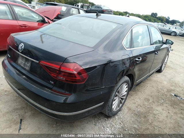 1VWBT7A3XHC037629 Volkswagen Passat Comfortline