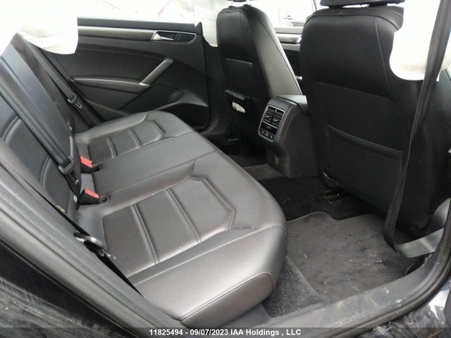 1VWBT7A3XHC037629 Volkswagen Passat Comfortline