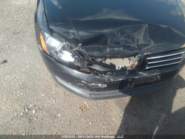 1VWBS7A33EC108085 Volkswagen Passat Comfortline
