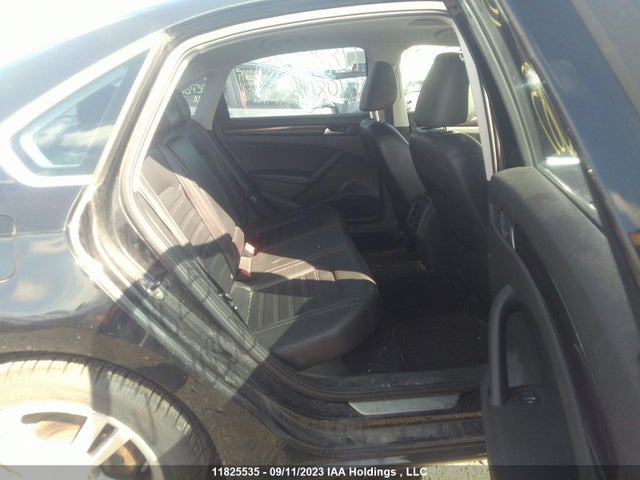 1VWBS7A33EC108085 Volkswagen Passat Comfortline