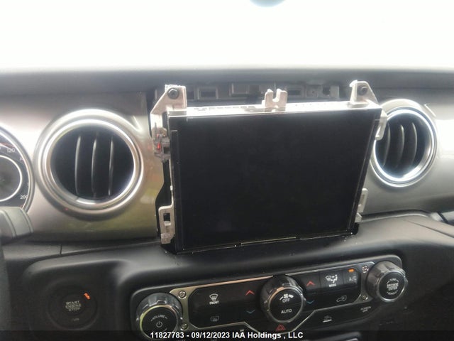 1C4HJXENXMW579272 Jeep Wrangler Unlimited Sahara