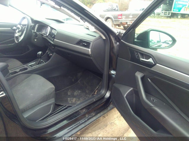 3VWC57BU1KM041001 Volkswagen Jetta Comfortline