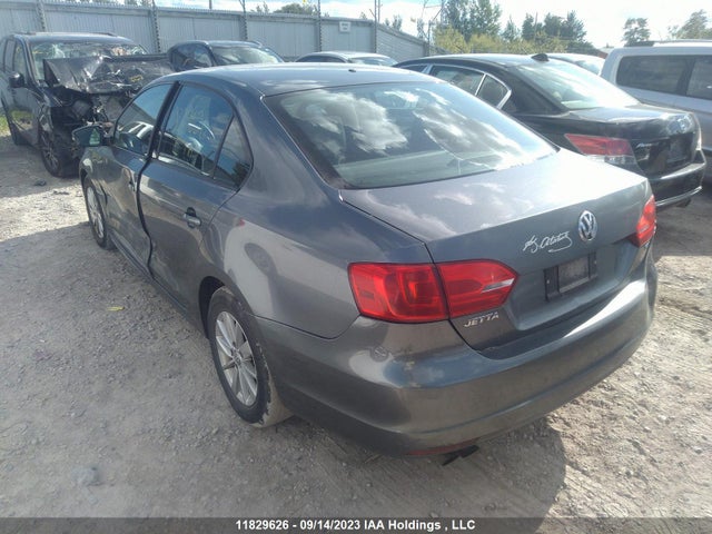 3VWDL7AJXEM249982 Volkswagen Jetta Sedan Comfortline/highline