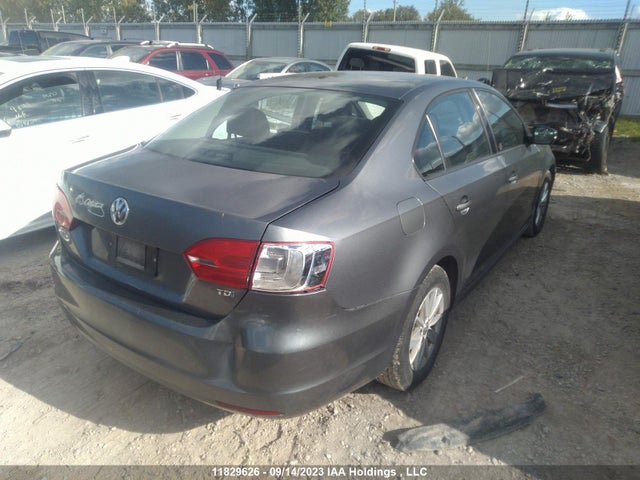 3VWDL7AJXEM249982 Volkswagen Jetta Sedan Comfortline/highline