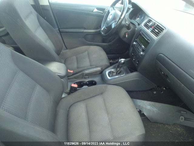 3VWDL7AJXEM249982 Volkswagen Jetta Sedan Comfortline/highline