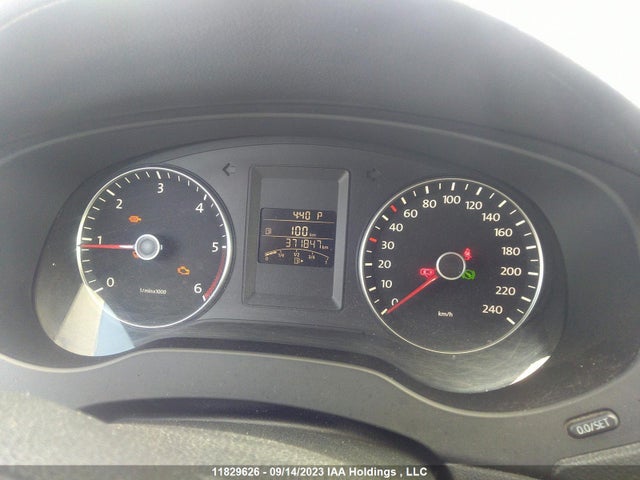3VWDL7AJXEM249982 Volkswagen Jetta Sedan Comfortline/highline