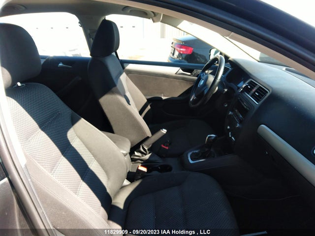 3VWDK7AJ5EM383561 Volkswagen Jetta Sedan Comfortline
