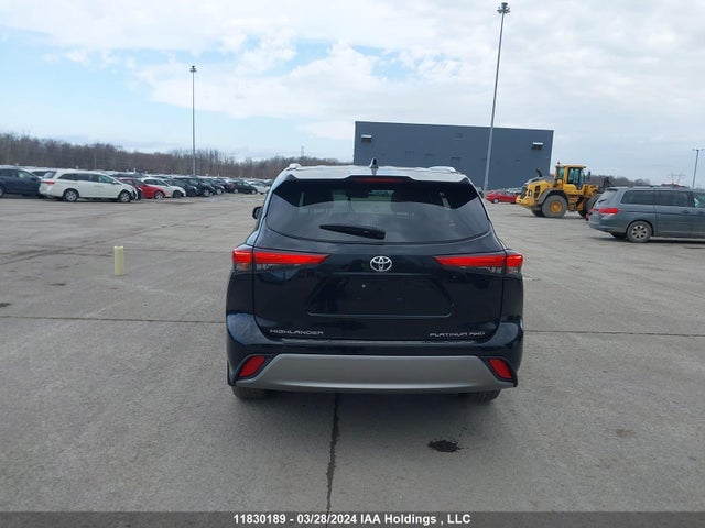 Toyota Highlander Limited 2022 5TDFZRBH6NS199695 Image 17