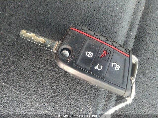 3VW017AU8HM543917 Volkswagen Golf Sportwagen S