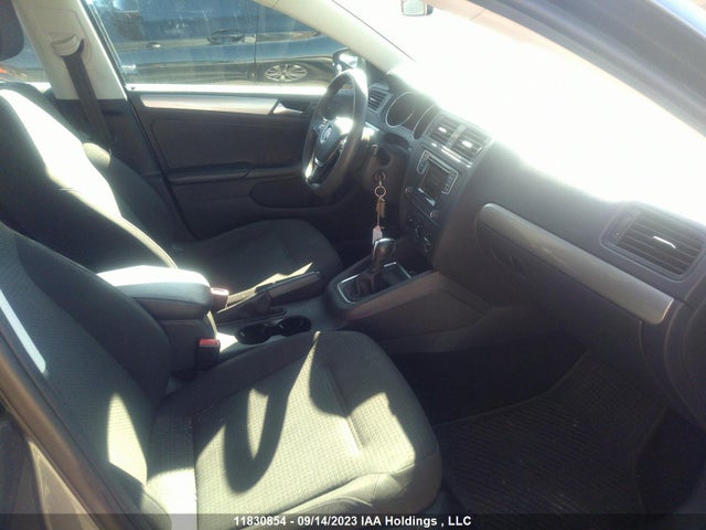 3VW267AJ2GM317063 Volkswagen Jetta Sedan Trendline/trendline+