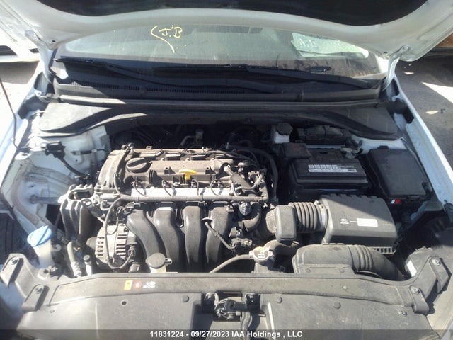 Hyundai Elantra Le 2018 5NPD74LF6JH233129 Image 10