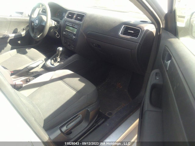 3VW2K7AJ4EM217541 Volkswagen Jetta Sedan Trendline+