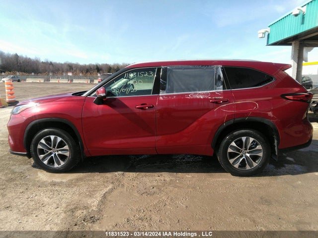 Toyota Highlander Xle 2022 5TDGZRBH4NS251720 Image 14