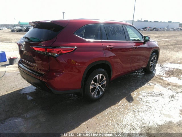 Toyota Highlander Xle 2022 5TDGZRBH4NS251720 Image 4