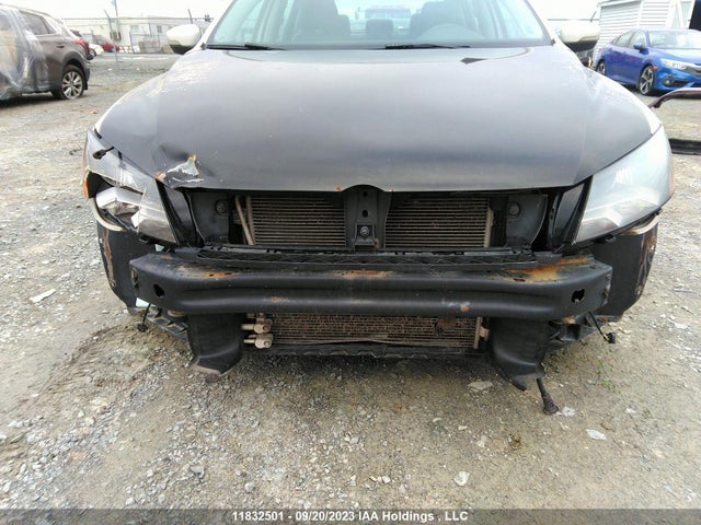 1VWBV7A39FC056311 Volkswagen Passat Comfortline