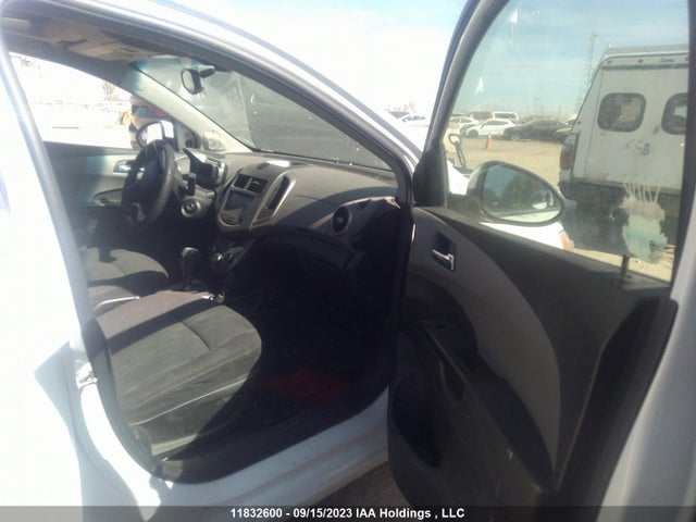 Chevrolet SONIC LT 2014 1G1JC6EH0E4177444 Image 5