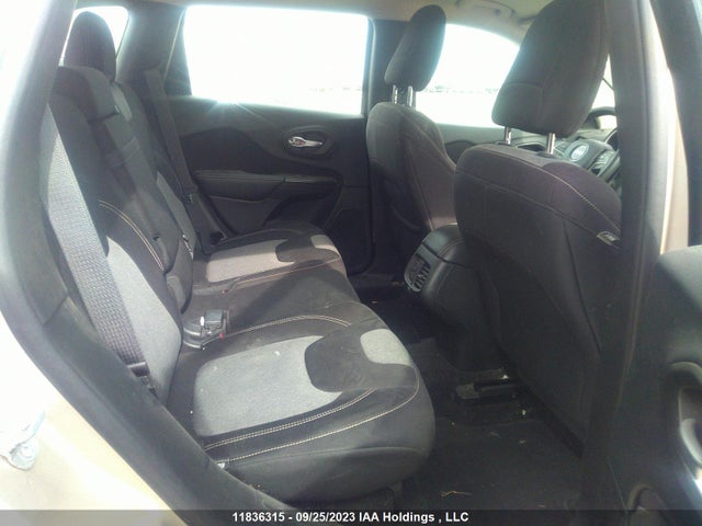 1C4PJMAB5EW203098 Jeep Cherokee Sport