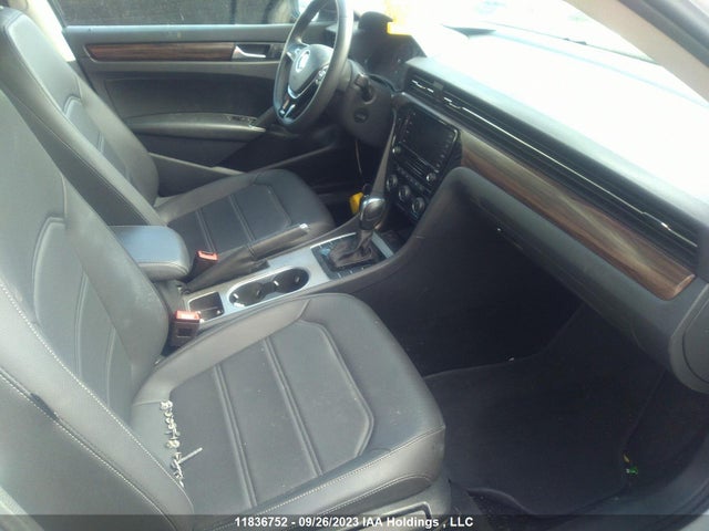1VWBA7A3XNC000677 Volkswagen Passat 2.0t Limited Edition