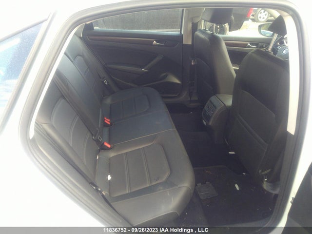 1VWBA7A3XNC000677 Volkswagen Passat 2.0t Limited Edition