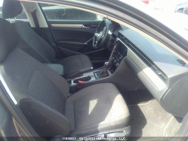 1VWAA7A35LC021669 Volkswagen Passat Comfortline
