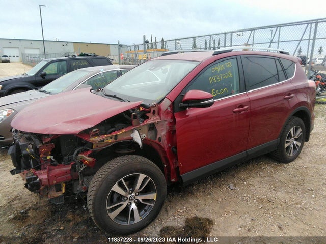 Toyota RAV4 LE 2018 2T3BFREV1JW842150 Image 2