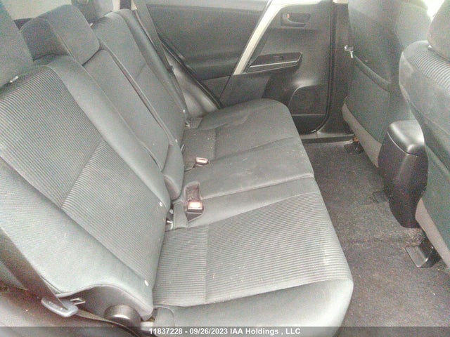 Toyota RAV4 LE 2018 2T3BFREV1JW842150 Image 8