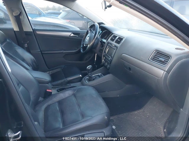 3VWLA7AJ2FM331322 Volkswagen Jetta Sedan Highline