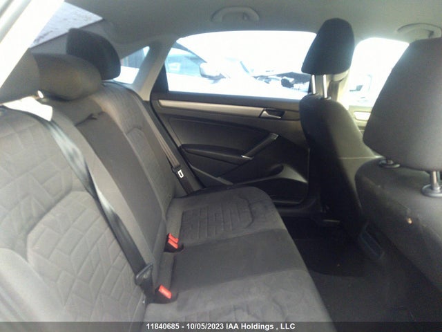 1VWAA7A37LC019048 Volkswagen Passat Comfortline
