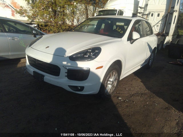 Porsche Cayenne Diesel 2016 WP1AF2A28GLA40350 Image 2