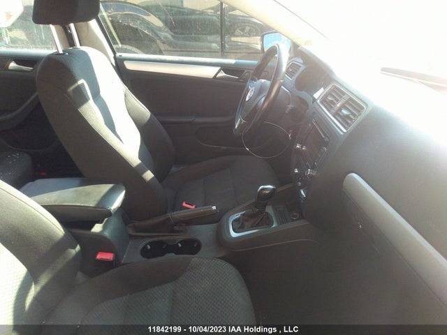 3VWDK7AJ0EM325177 Volkswagen Jetta Sedan Comfortline