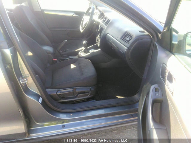 3VW1K7AJ3FM225546 Volkswagen Jetta Sedan Trendline/trendline+