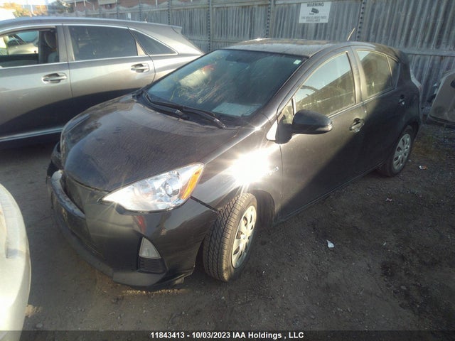 Toyota PRIUS C 2014 JTDKDTB37E1061725 Image 2