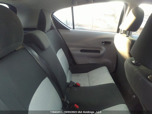 Toyota PRIUS C 2014 JTDKDTB37E1061725 Image 8