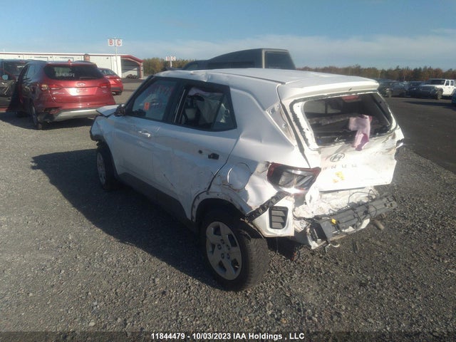 Hyundai Venue Essential 2022 KMHRB8A3XNU165817 Image 3