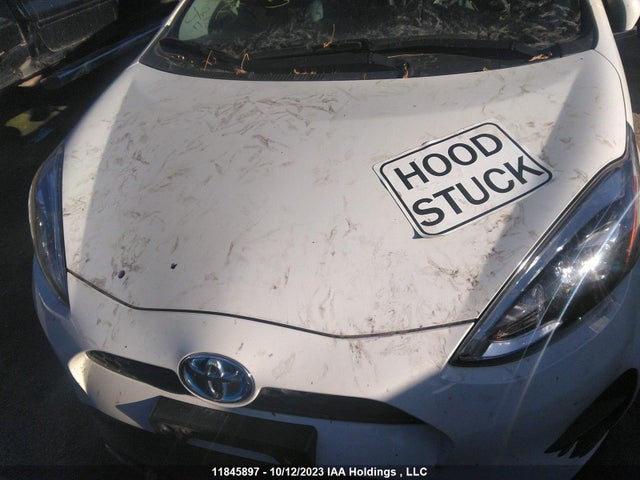 Toyota PRIUS C 2018 JTDKDTB33J1611531 Image 10