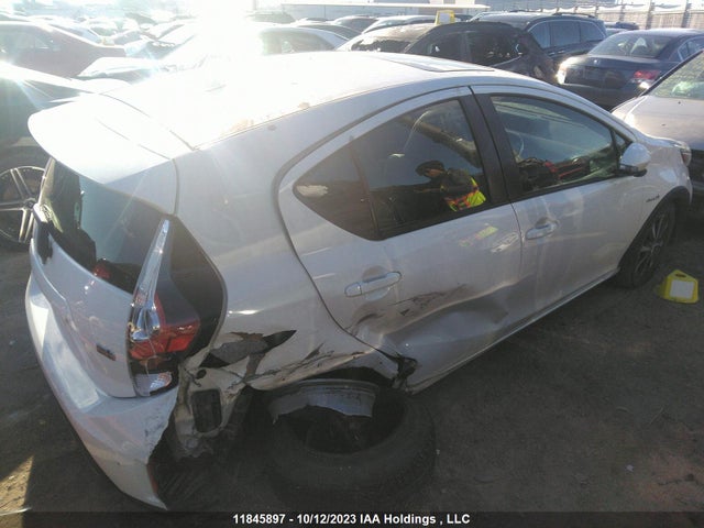 Toyota PRIUS C 2018 JTDKDTB33J1611531 Image 4