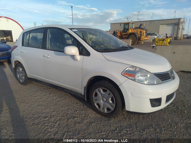 11848112 :رقم المزاد ، 3N1BC1CP3BL493745 vin ، 2011 Nissan Versa 1.8 S مزاد بيع